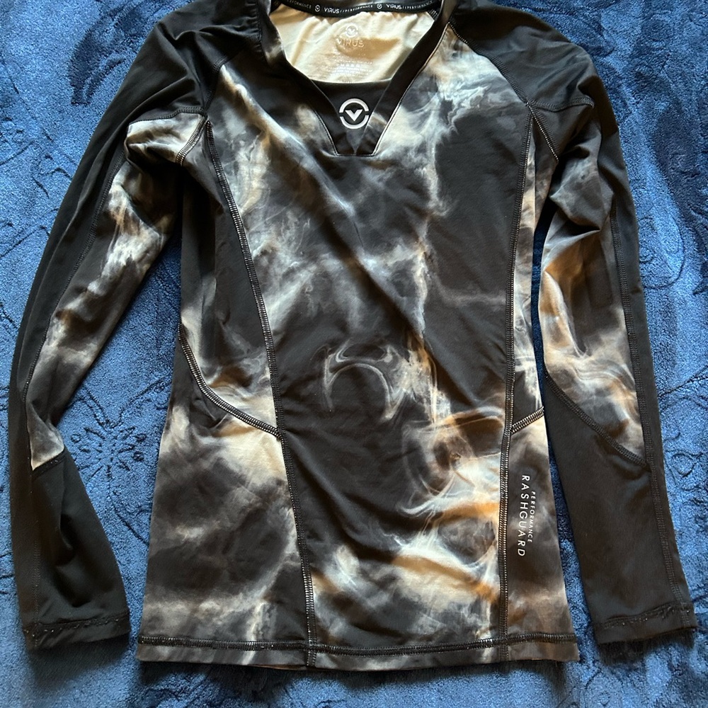 Virus Rashguard & Victory Tech Pants - Picture 4 of 8